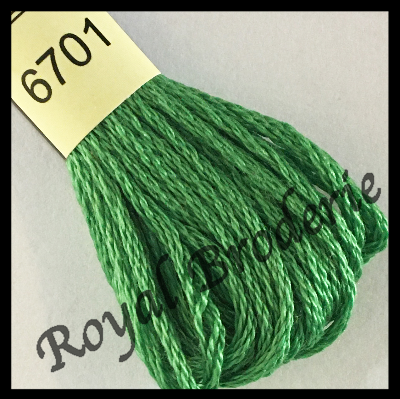 701-royal-broderie